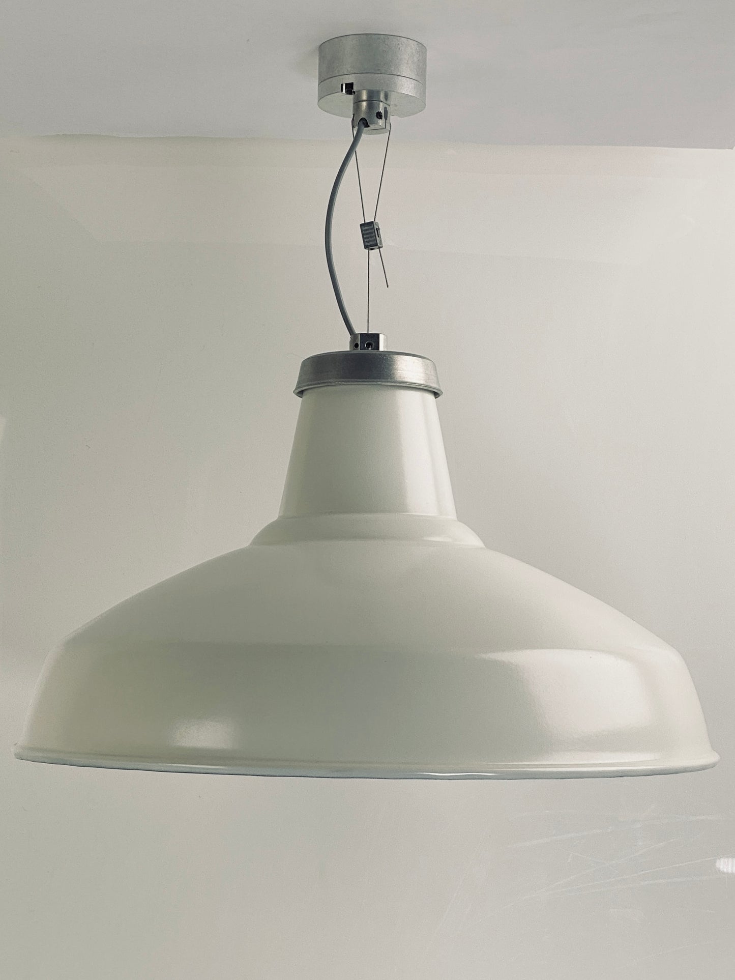Reflekter™ XL | White | Small Monopoint | Worn